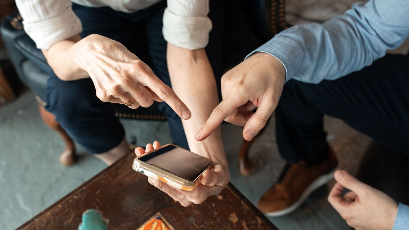 Someone pointing at what is on screen, which is the question a listening tool has to survive